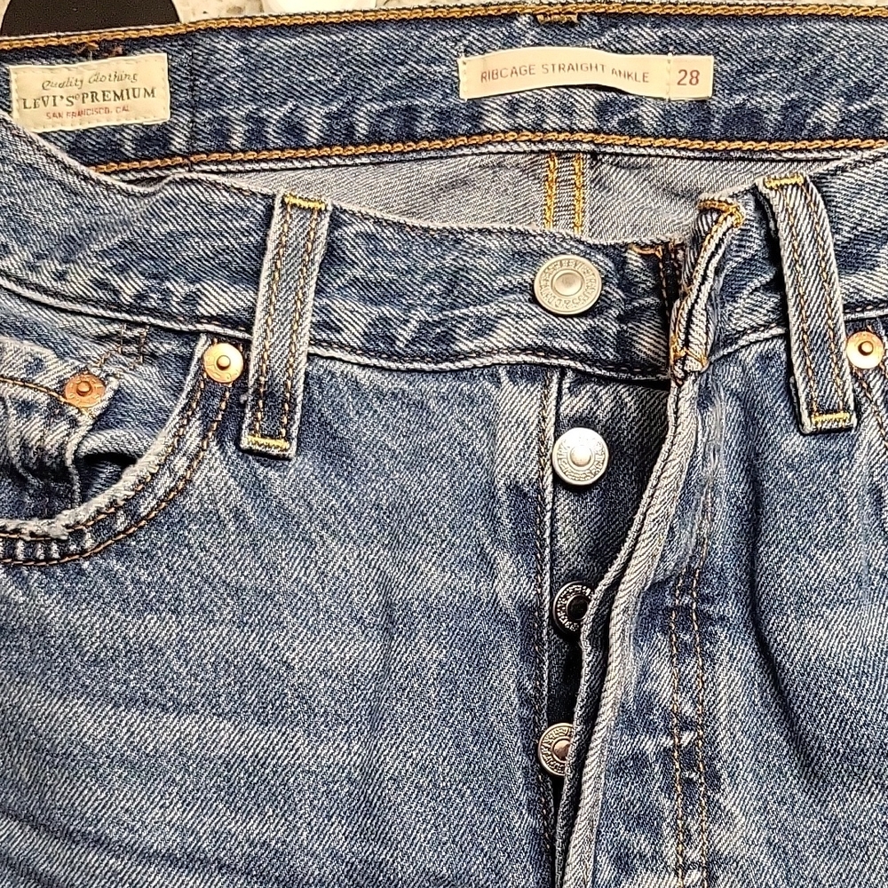 Levi's Ribcage Straight Ankle Size 28